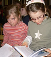 Schüler der 3. und. 4. Klasse, Volksschule Mayrhofen - Lesung von Margit Kröll