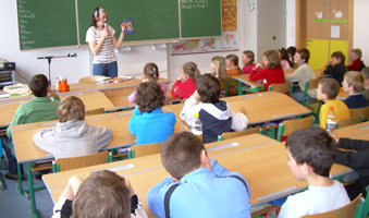 Margit Kröll mit Schüler aus der Volksschule Gerlosberg