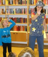 Zaubershow in der Bücherei Strass - Margit Kröll