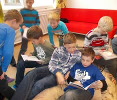 Lesung und Zaubershow  in der Volksschule St. Ulrich am Pillersee - Margit Kröll