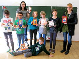 Lesung, Zaubershow und Ballon modellieren mit Margit Kröll in der Volksschule Steinberg am Rofan