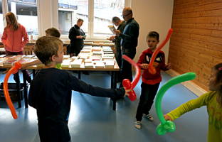 Zaubershow und Ballon modellieren von Margit Kröll - Bücherei Lans