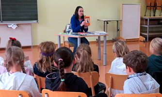 Grundschule Vachendorf - Lesung und Zaubershow von Margit Kröll
